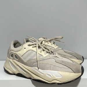 Yeezy Boost 700 Analog EG7596 SIZE 9.5